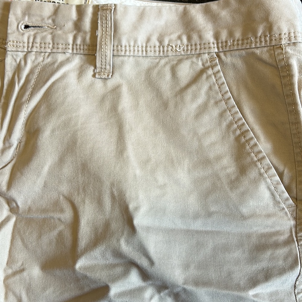Old Navy women’s perfect 5” shorts favorite khakis 12. Excellent condition - Picture 3 of 4